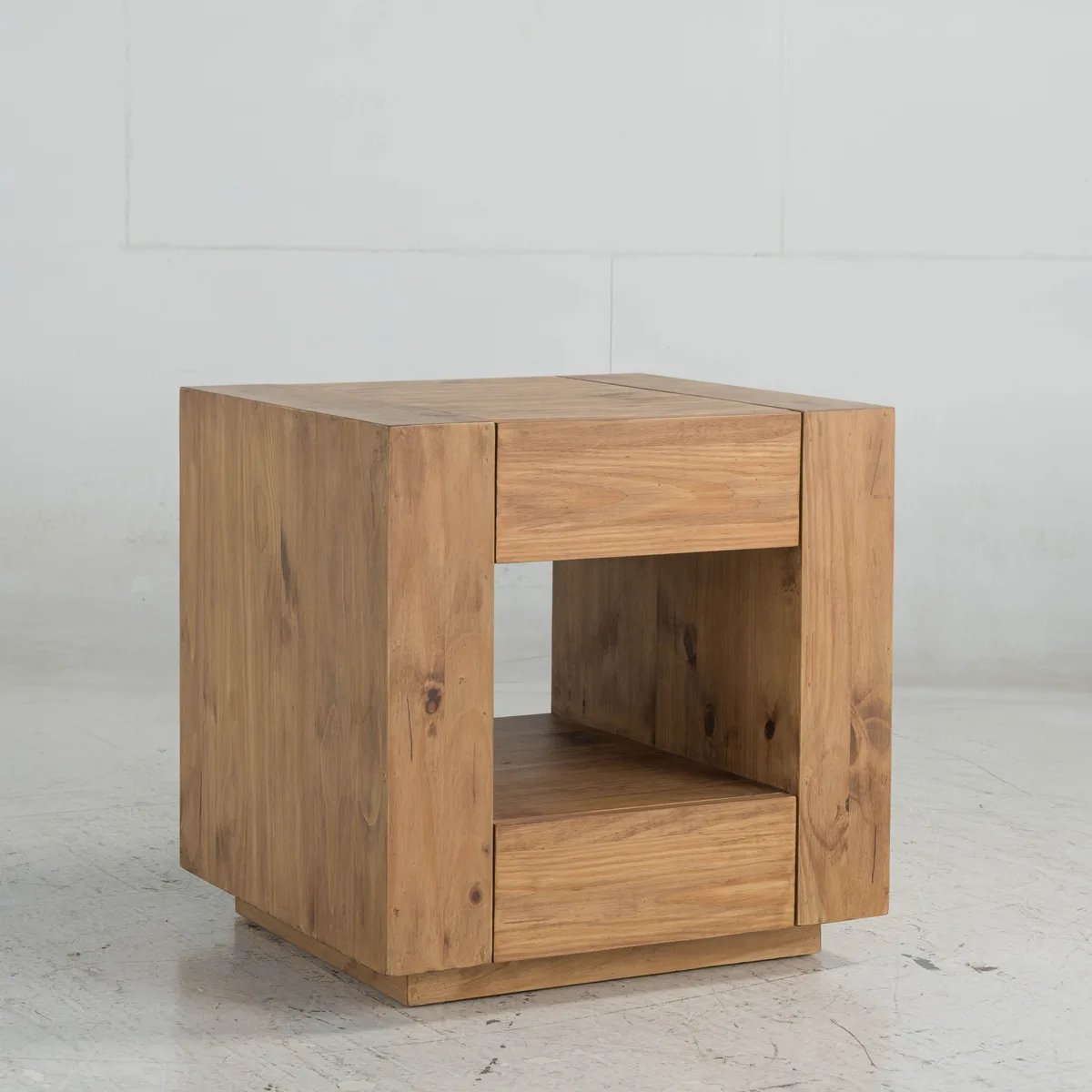 End & Side Tables collection